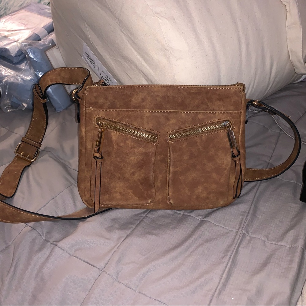 SUPER CUTE CROSSBODY LIKE NEW!!